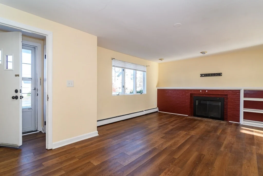 3 bed, 2 bath apartment for rent at 10 Spring Valley Rd, Natick — photo 8 of 24