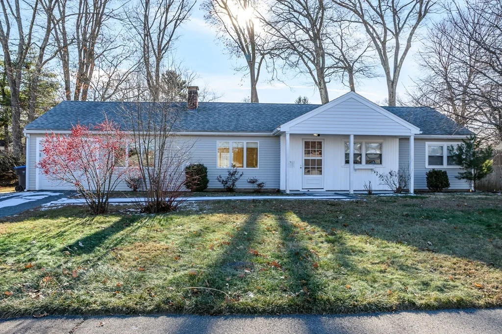 3 bed, 2 bath apartment for rent at 10 Spring Valley Rd, Natick — photo 1 of 24