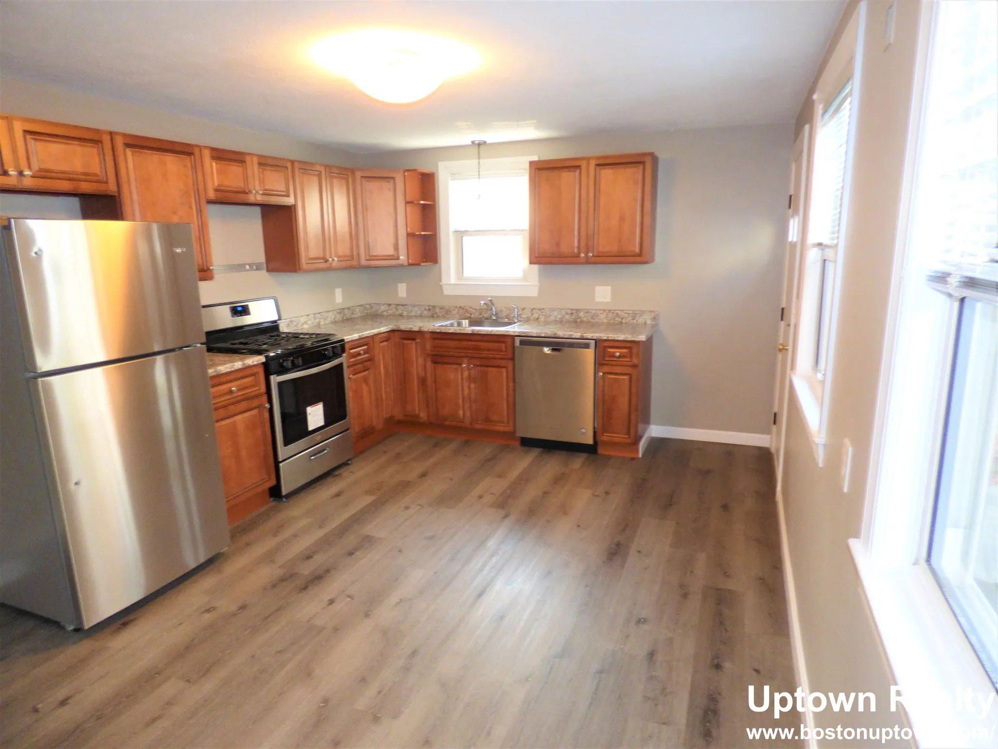 4 bed, 2 bath apartment for rent at 10 Stearns St Unit 1c, South Side — photo 3 of 16