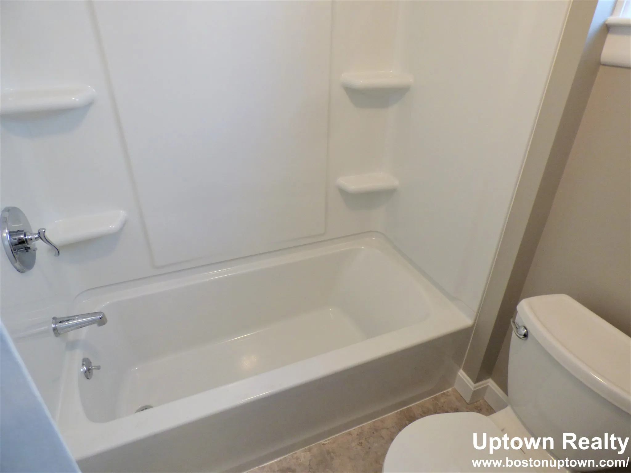4 bed, 2 bath apartment for rent at 10 Stearns St Unit 1c, South Side — photo 13 of 16