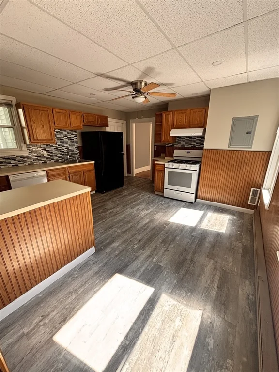 4 bed, 2 bath apartment for rent at 10 Stickney Ave Unit 2, Winter Hill — photo 2 of 10