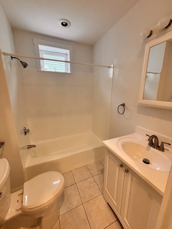 4 bed, 2 bath apartment for rent at 10 Stickney Ave Unit 3, Winter Hill — photo 10 of 13