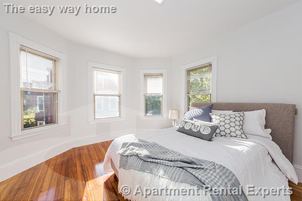 4 bed, 1 bath apartment for rent at 10 Stone Pl Unit 2, Union Square — photo 4 of 11