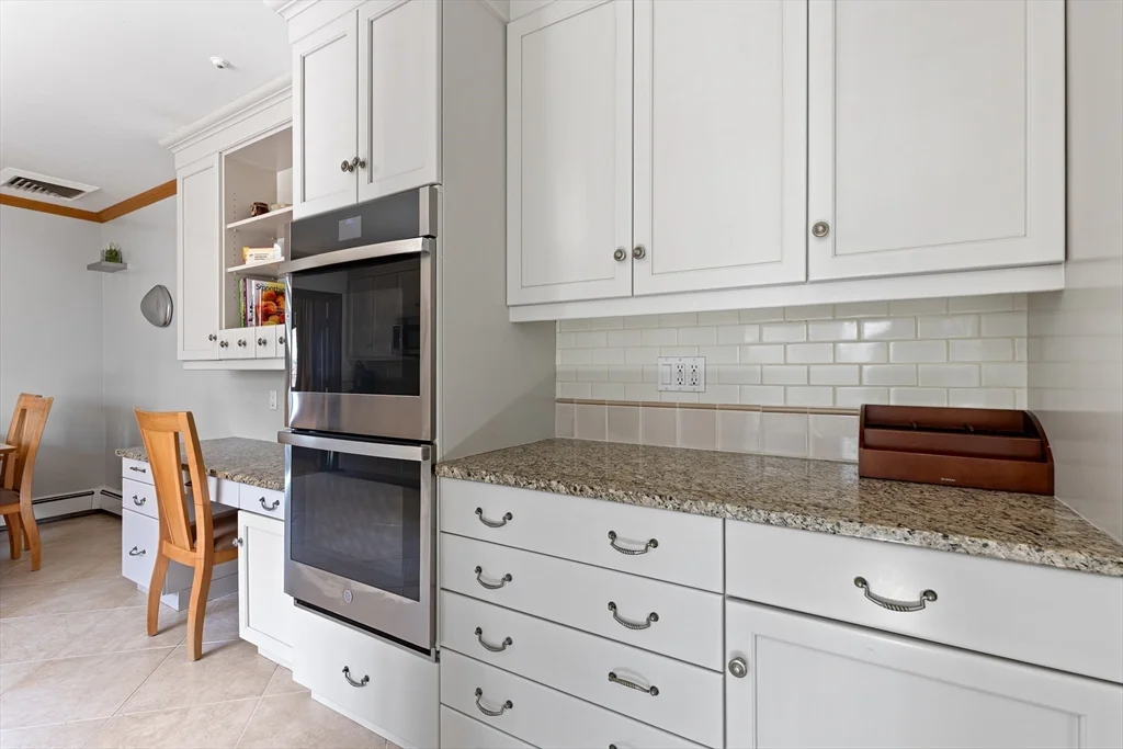 4 bed, 3 bath apartment for rent at 10 Stonewood Dr, Newton — photo 6 of 29