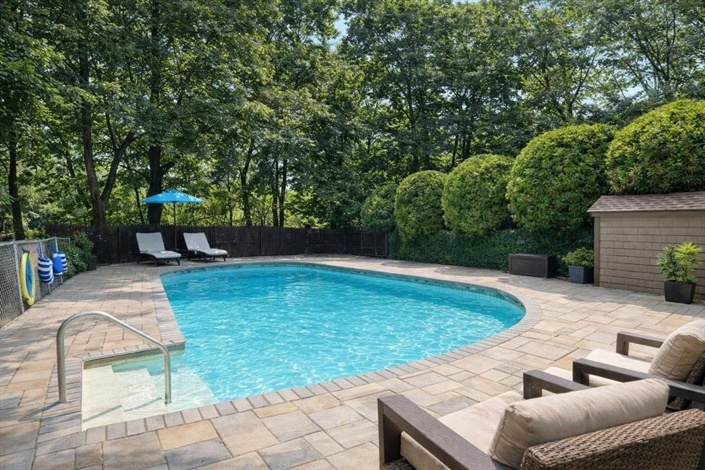 4 bed, 3 bath apartment for rent at 10 Stonewood Dr, Newton — photo 2 of 29