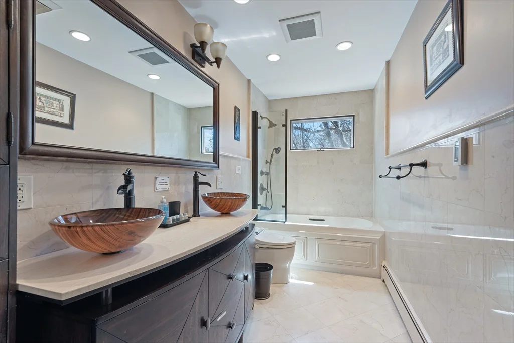 4 bed, 3 bath apartment for rent at 10 Stonewood Dr, Newton — photo 12 of 29