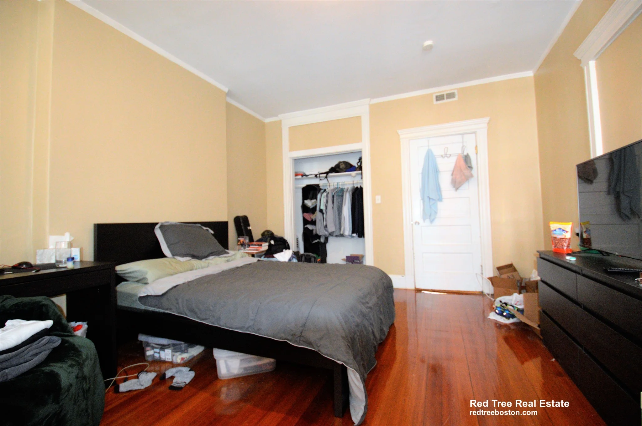 4 bed, 2 bath apartment for rent at 10 Strathmore Rd Unit 1, Brookline — photo 7 of 17