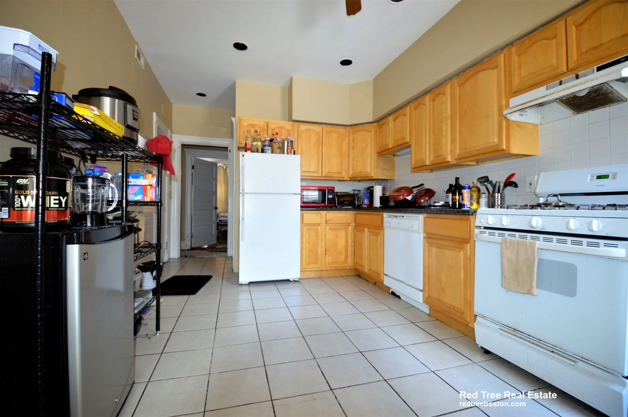 4 bed, 2 bath apartment for rent at 10 Strathmore Rd Unit 1, Brookline — photo 3 of 17