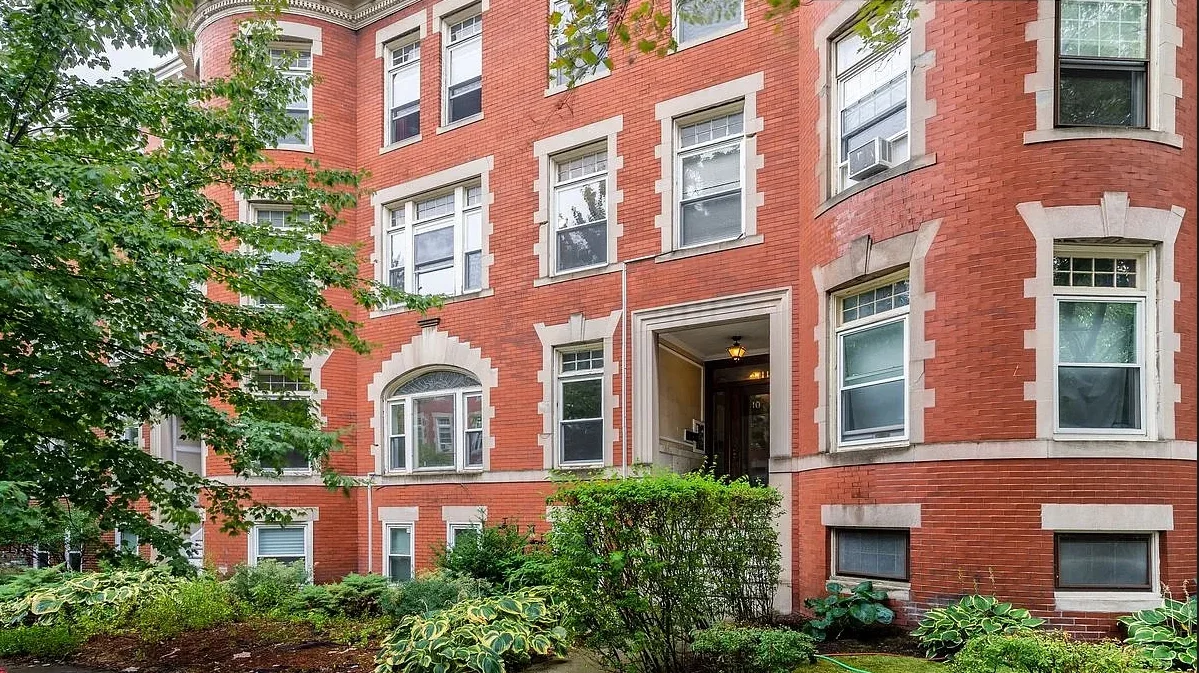 4 bed, 2 bath apartment for rent at 10 Strathmore Rd Unit 2, Brookline — photo 10 of 10