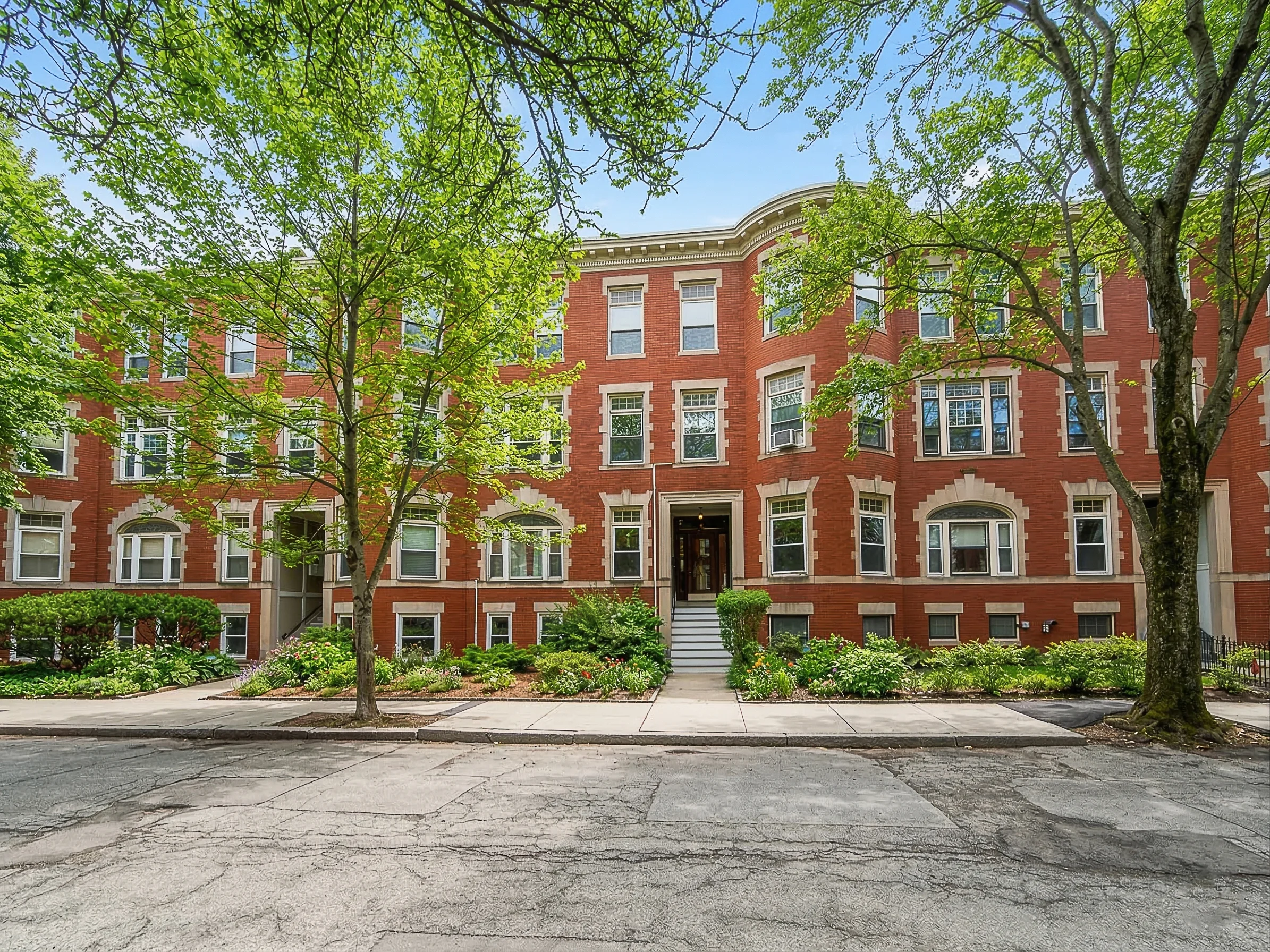 3 bed, 2 bath apartment for rent at 10 Strathmore Rd Unit B, Brookline — photo 15 of 15