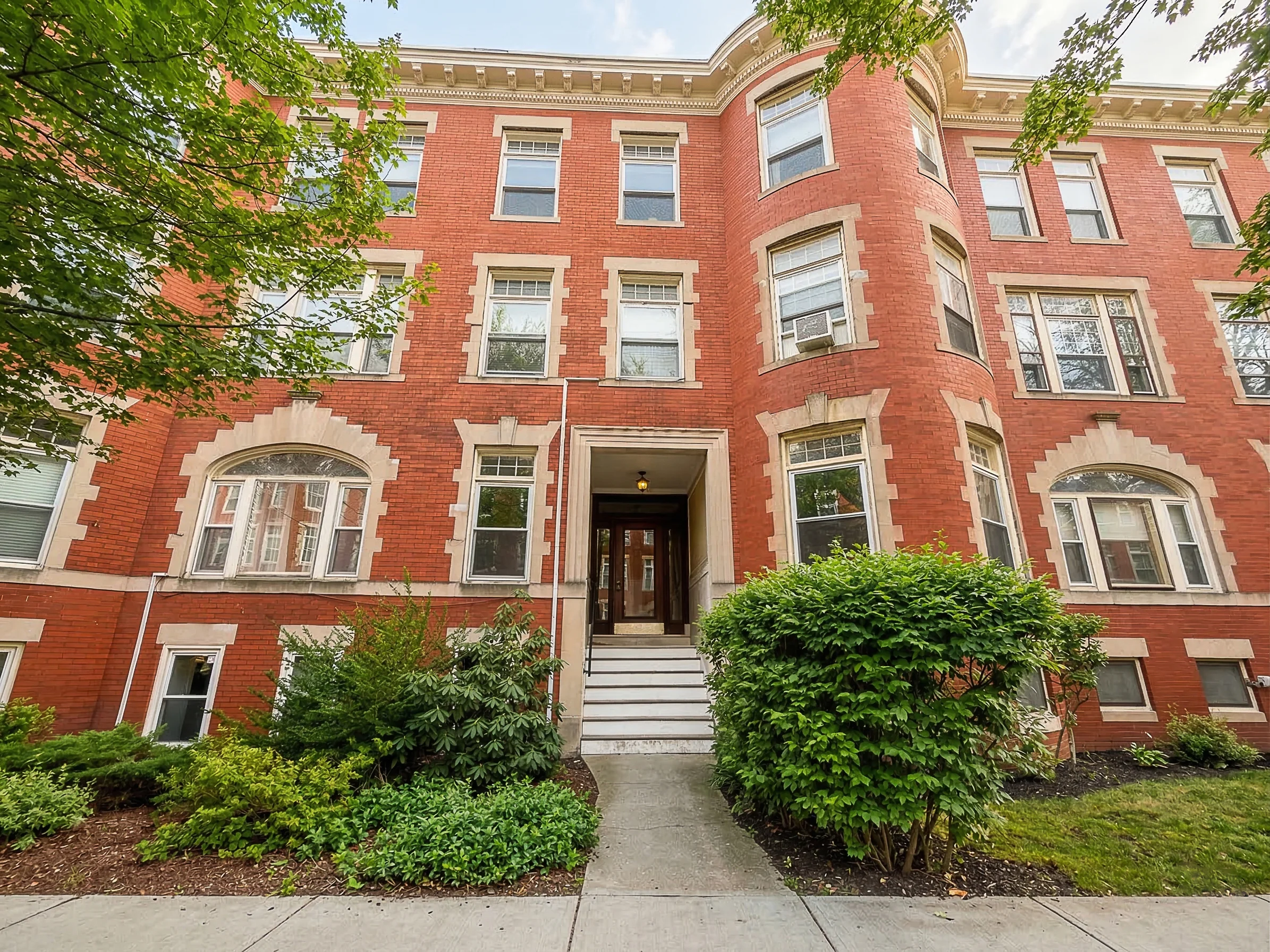 3 bed, 2 bath apartment for rent at 10 Strathmore Rd Unit B, Brookline — photo 14 of 15