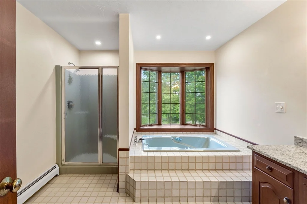 4 bed, 2 bath apartment for rent at 10 Sumac Circle, Holden — photo 13 of 20