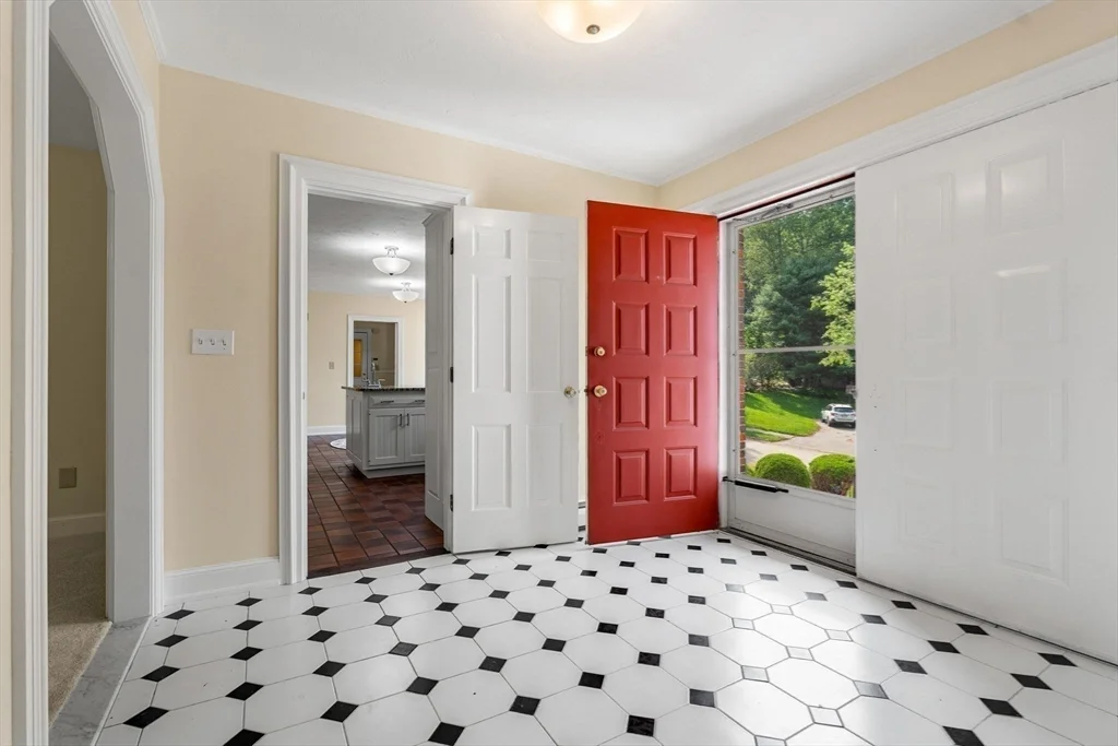 4 bed, 2 bath apartment for rent at 10 Sumac Circle, Holden — photo 9 of 20