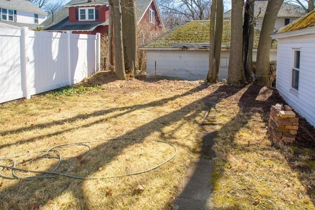 1 bed, 1 bath apartment for rent at 10 Sunset Ave Unit 2R, Methuen — photo 4 of 17