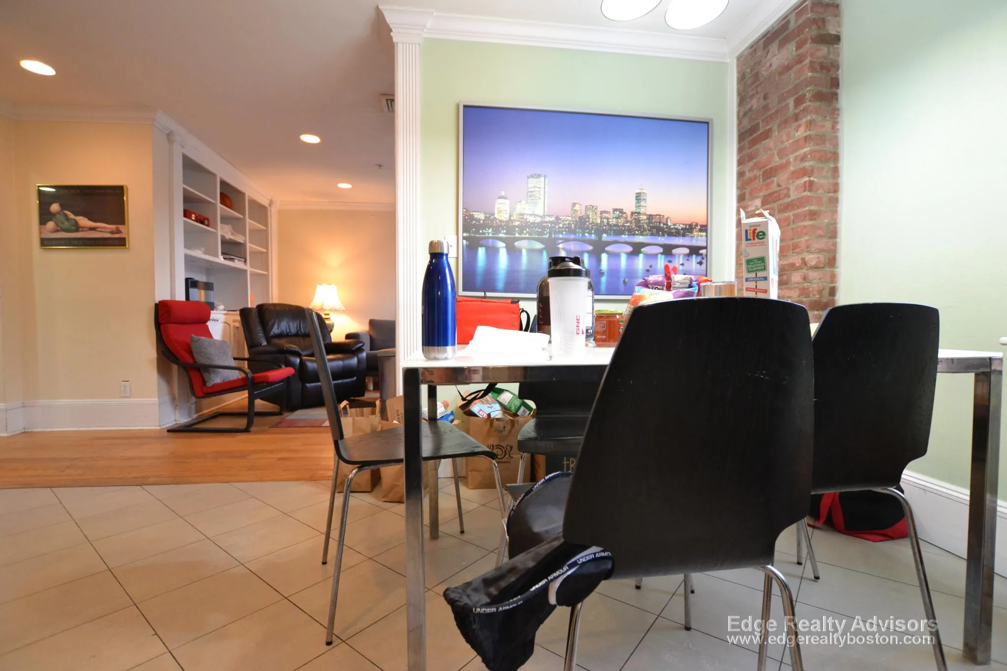 4 bed, 2 bath apartment for rent at 10 Sutherland Rd Unit 2, Brighton — photo 4 of 10