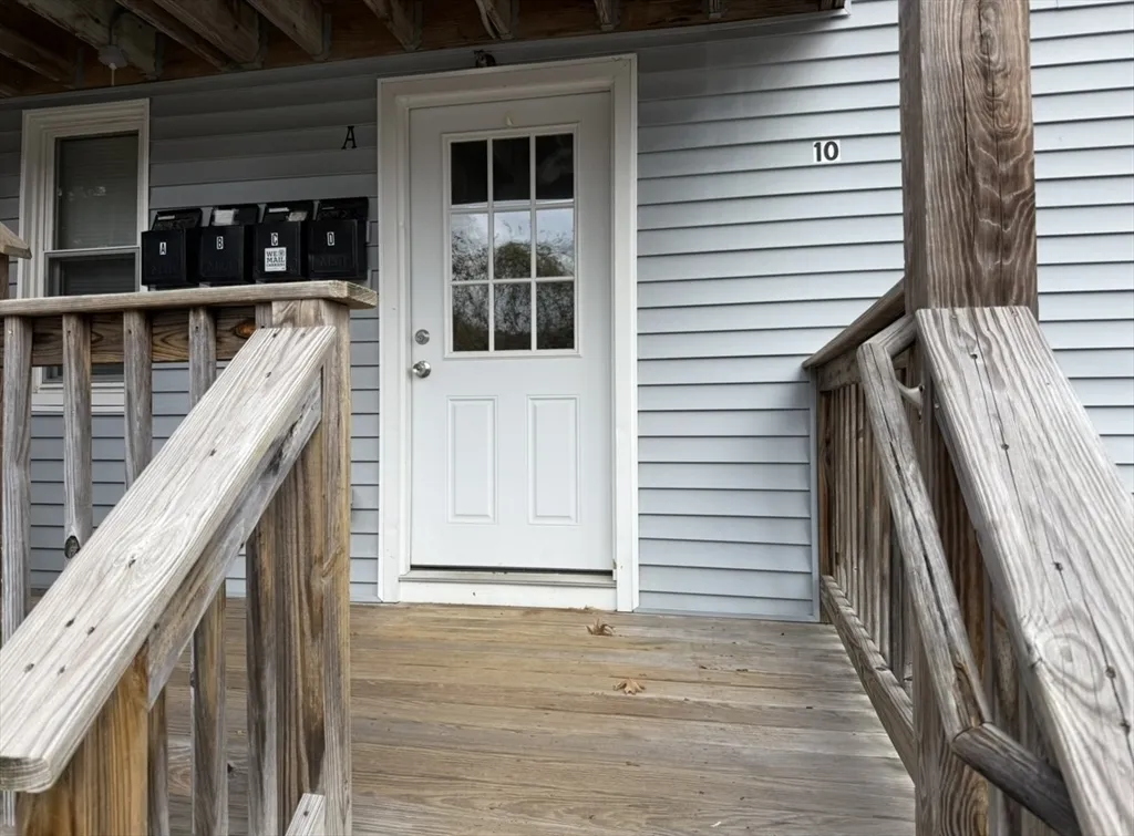 2 bed, 1 bath apartment for rent at 10 Sutton Rd Unit A, West Millbury — photo 3 of 13