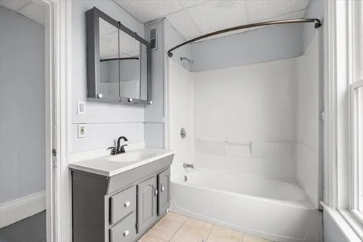 2 bed, 1 bath apartment for rent at 10 Sycamore St Unit 2, Worcester — photo 3 of 6