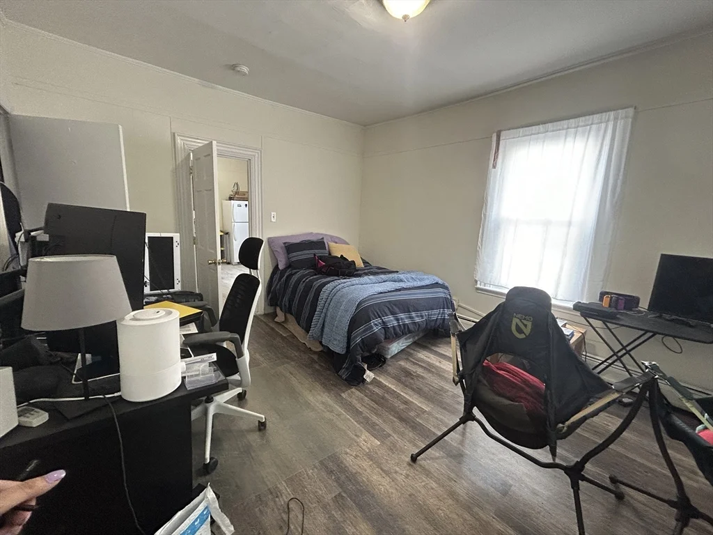 Studio bed, 1 bath apartment for rent at 10 Sycamore Ter Unit 2R, Somerville — photo 3 of 4