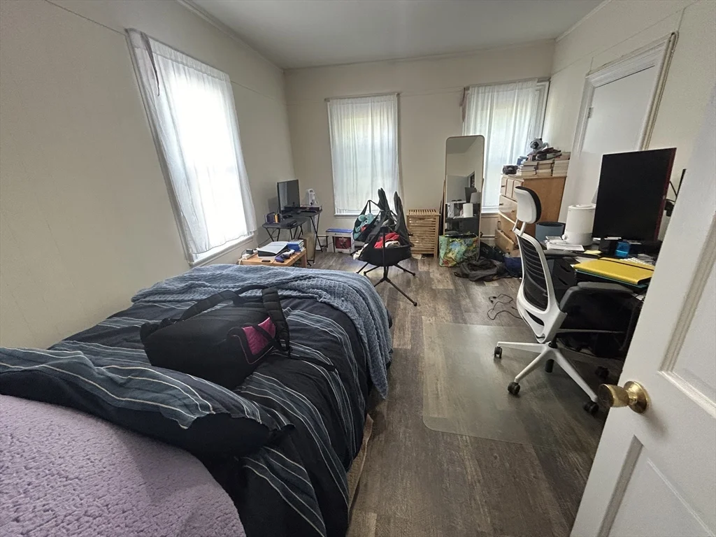 Studio bed, 1 bath apartment for rent at 10 Sycamore Ter Unit 2R, Somerville — photo 2 of 4