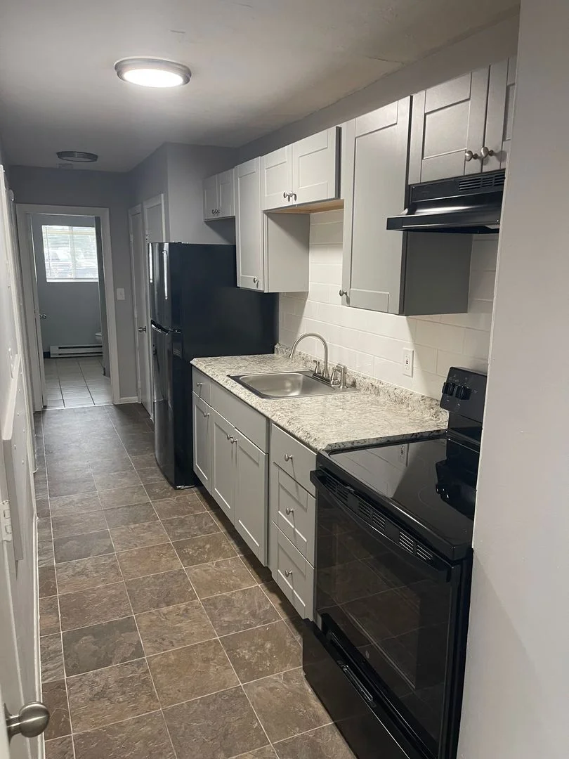 2 bed, 1 bath apartment for rent at 10 Thorn St Unit 10, Hyde Park — photo 5 of 9