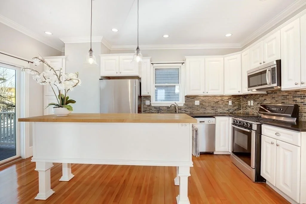 4 bed, 1 bath apartment for rent at 10 Ticknor St Unit 2, South Boston — photo 3 of 15