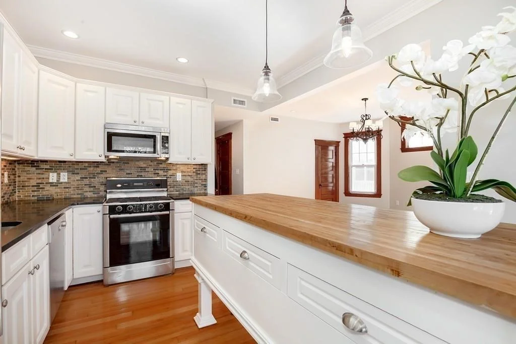4 bed, 1 bath apartment for rent at 10 Ticknor St Unit 2, South Boston — photo 2 of 15
