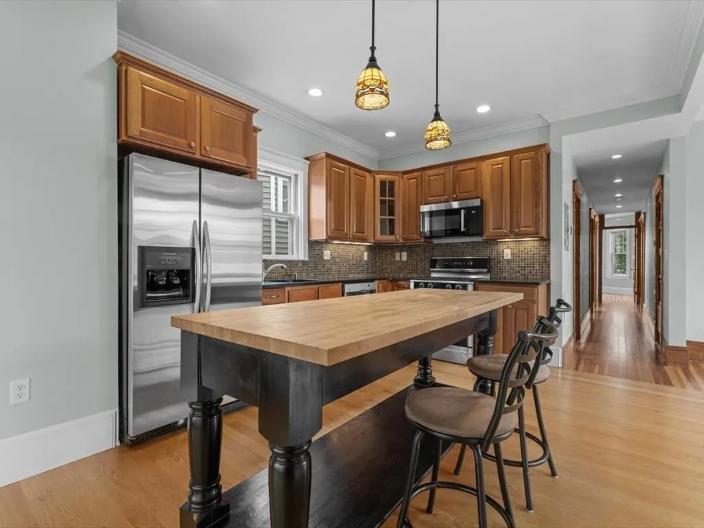 3 bed, 1 bath apartment for rent at 10 Ticknor St Unit 3, South Boston — photo 5 of 21