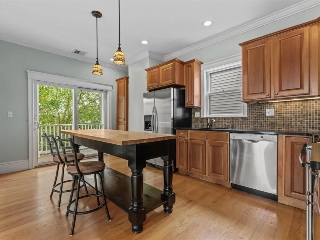 3 bed, 1 bath apartment for rent at 10 Ticknor St Unit 3, South Boston — photo 2 of 21