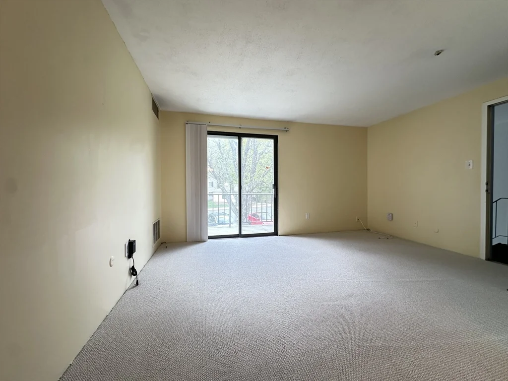 2 bed, 2 bath apartment for rent at 10 Village Hill Ln Unit 7, Natick — photo 2 of 7