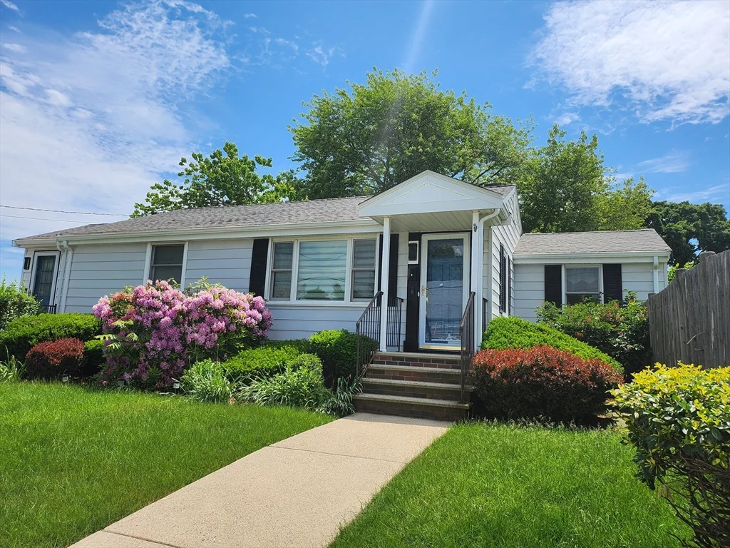 3 bed, 2 bath apartment for rent at 10 Violet Rd, Peabody