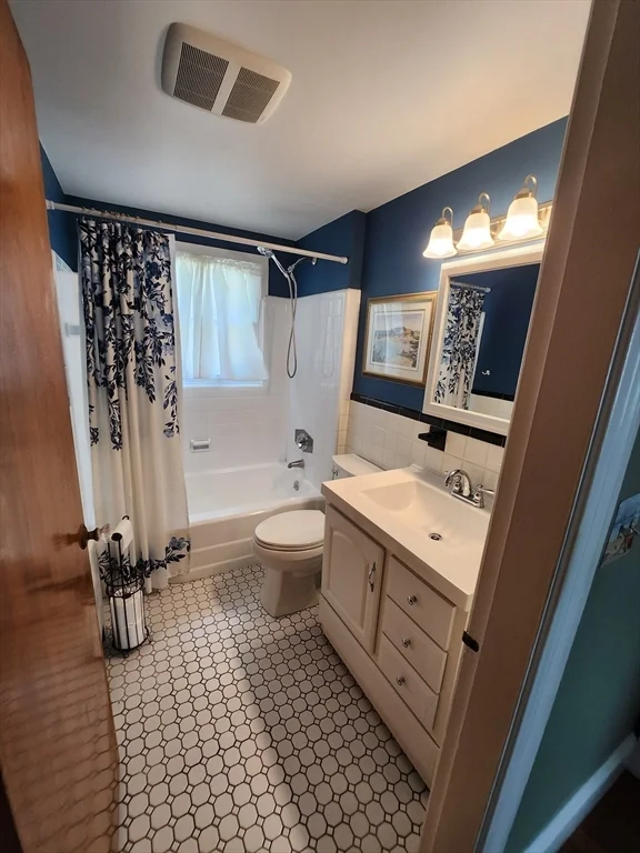 3 bed, 2 bath apartment for rent at 10 Violet Rd, Peabody — photo 12 of 18