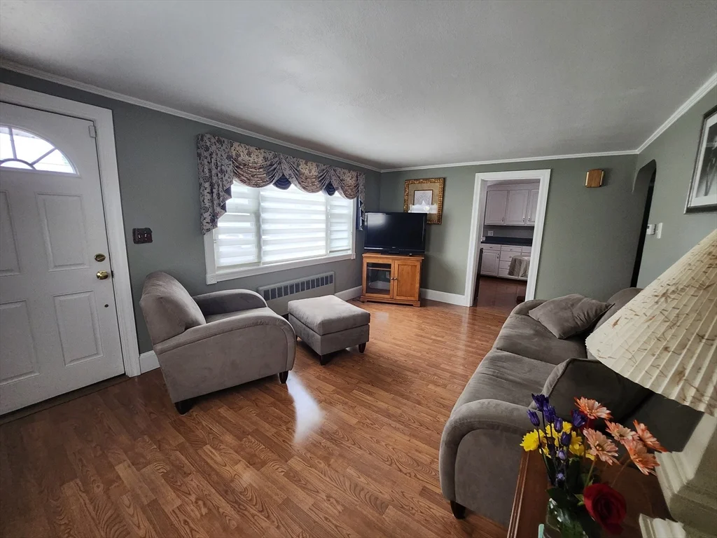 3 bed, 2 bath apartment for rent at 10 Violet Rd, Peabody — photo 9 of 18
