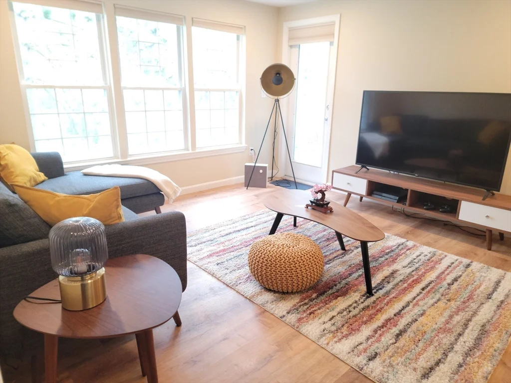 1 bed, 1 bath apartment for rent at 10 Walden Dr Unit 8, Natick — photo 1 of 14