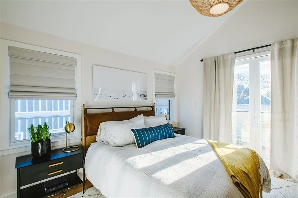 4 bed, 3 bath apartment for rent at 10 Ware St Unit 10, Teele Square — photo 11 of 23