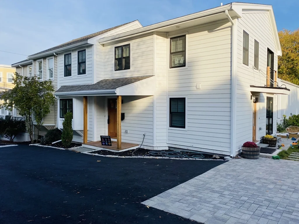 4 bed, 3 bath apartment for rent at 10 Ware St Unit 10, Teele Square — photo 1 of 23