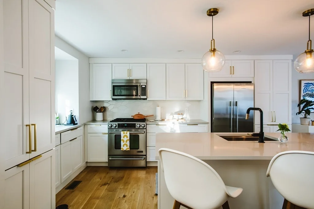4 bed, 3 bath apartment for rent at 10 Ware St Unit 10, Teele Square — photo 3 of 23