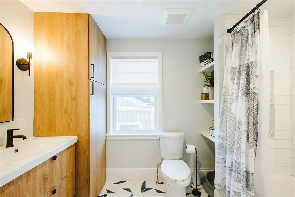 4 bed, 3 bath apartment for rent at 10 Ware St Unit 10, Teele Square — photo 18 of 23