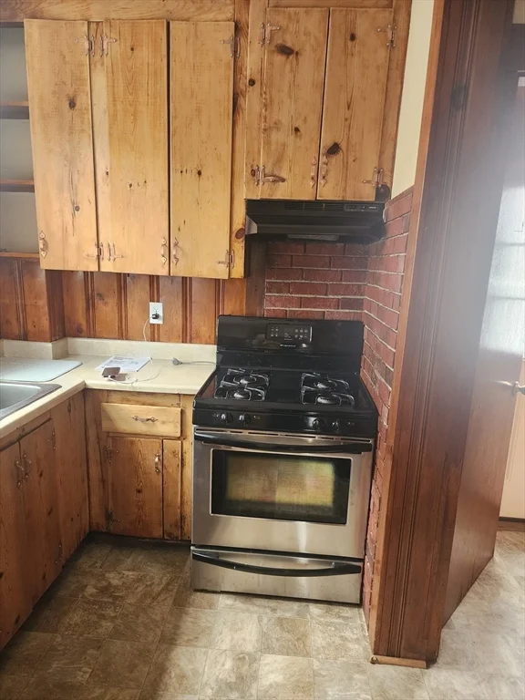 2 bed, 1 bath apartment for rent at 10 Warner St Unit 1, Salem — photo 7 of 9