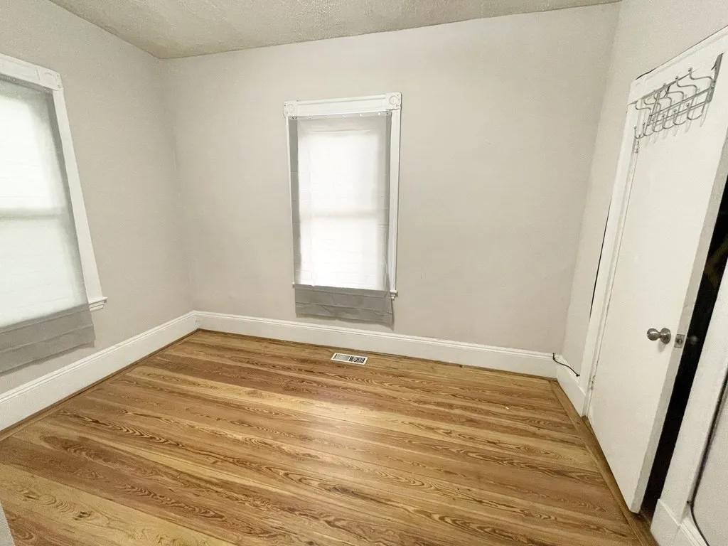 3 bed, 1 bath apartment for rent at 10 Wave Ave Unit 1, Boston — photo 6 of 9