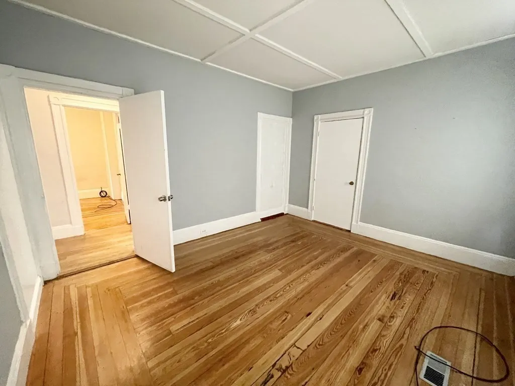 3 bed, 1 bath apartment for rent at 10 Wave Ave Unit 1, Boston — photo 5 of 9