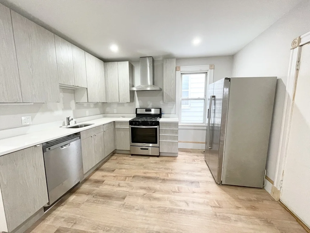 3 bed, 1 bath apartment for rent at 10 Wave Ave Unit 2, Dorchester — photo 3 of 15