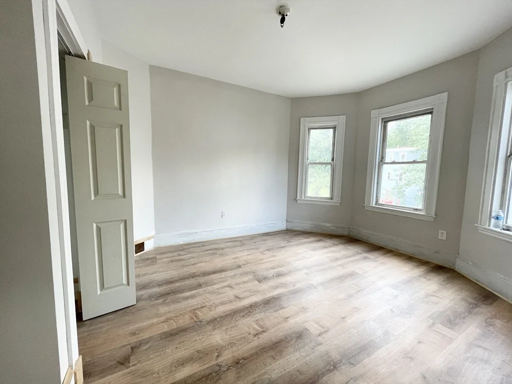 3 bed, 1 bath apartment for rent at 10 Wave Ave Unit 2, Dorchester — photo 6 of 15