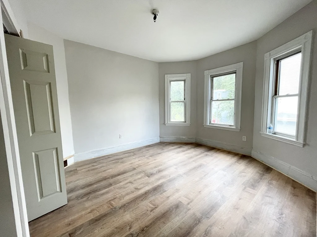 3 bed, 1 bath apartment for rent at 10 Wave Ave Unit 2, Dorchester — photo 5 of 15
