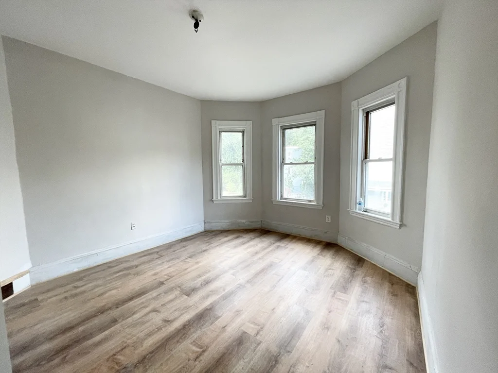 3 bed, 1 bath apartment for rent at 10 Wave Ave Unit 2, Dorchester — photo 4 of 15