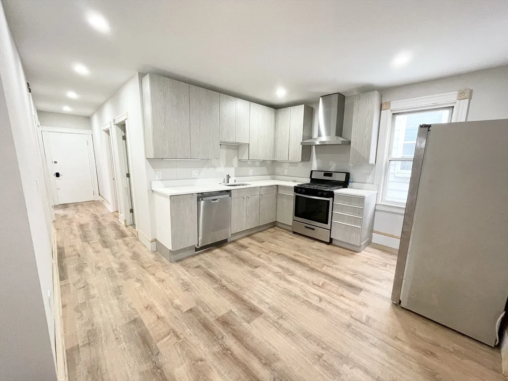 3 bed, 1 bath apartment for rent at 10 Wave Ave Unit 2, Dorchester — photo 2 of 15