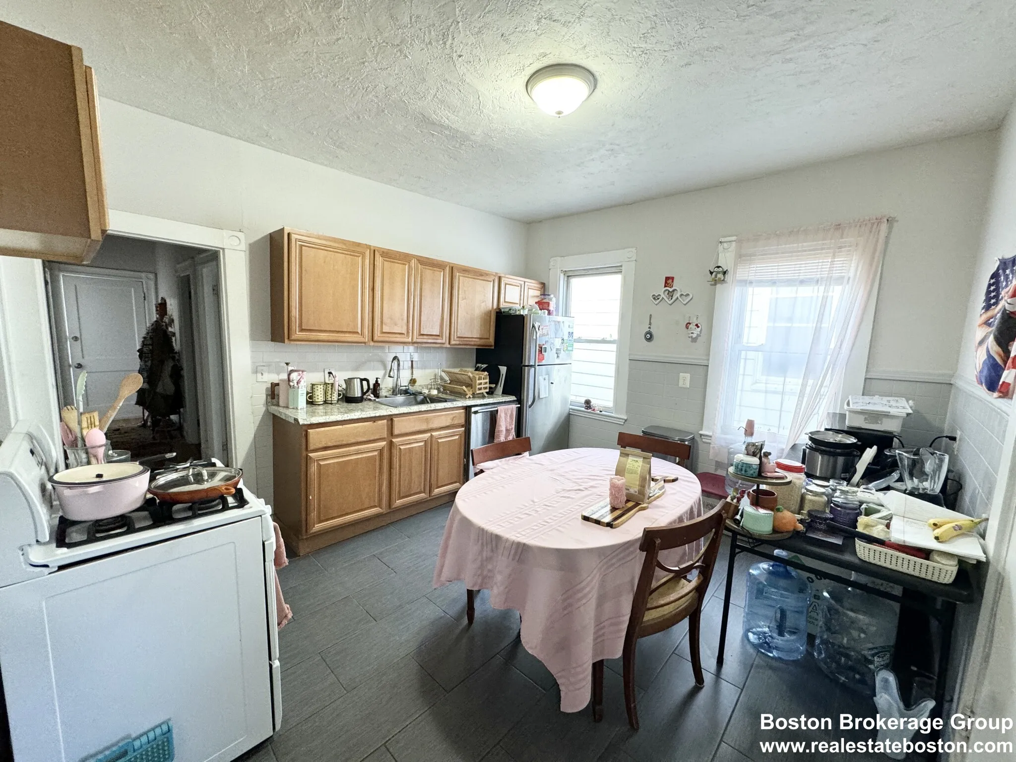 3 bed, 1 bath apartment for rent at 10 Wave Ave Unit 3, Dorchester — photo 2 of 9