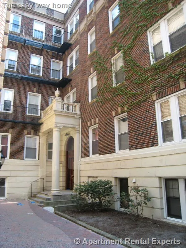 Studio bed, 1 bath apartment for rent at 10 Wendell St Unit 9, Harvard Square — photo 4 of 6