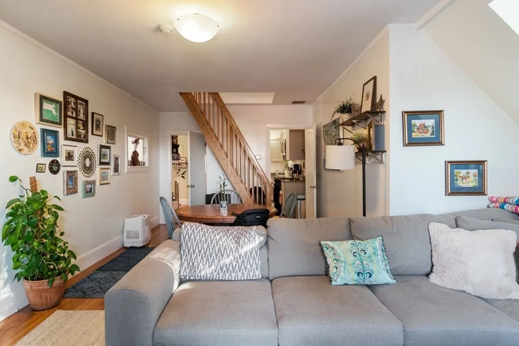 3 bed, 2 bath apartment for rent at 10 West Bellevue Ave Unit B, Avon Hill — photo 5 of 18