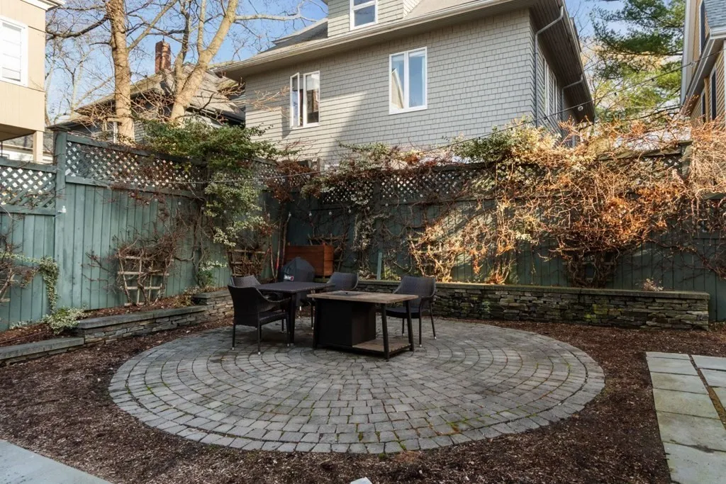 3 bed, 2 bath apartment for rent at 10 West Bellevue Ave Unit B, Avon Hill — photo 15 of 18