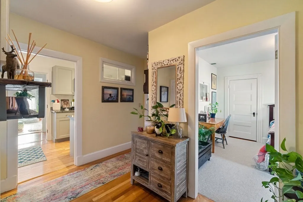 3 bed, 2 bath apartment for rent at 10 West Bellevue Ave Unit B, Avon Hill — photo 2 of 18